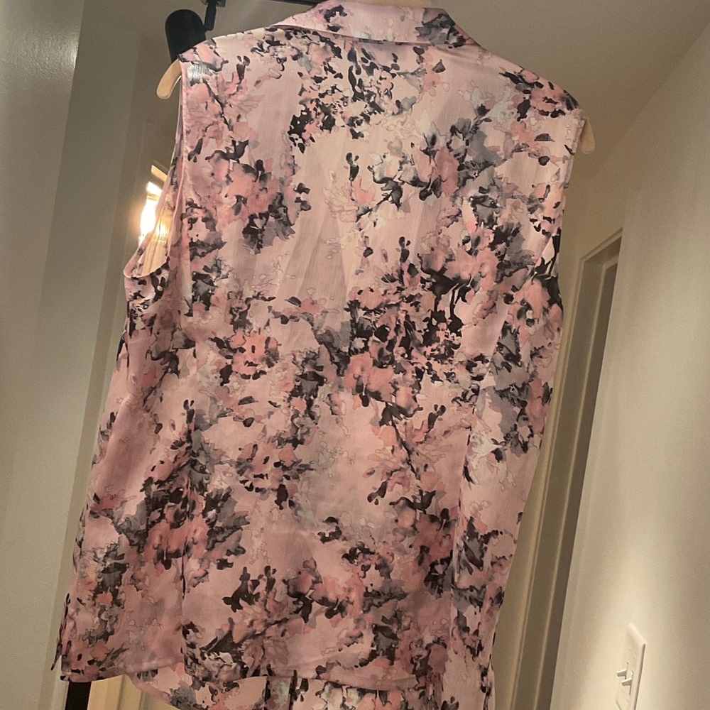 Tahari ASL Pink Floral Ruffle Blouse - Picture 4 of 4